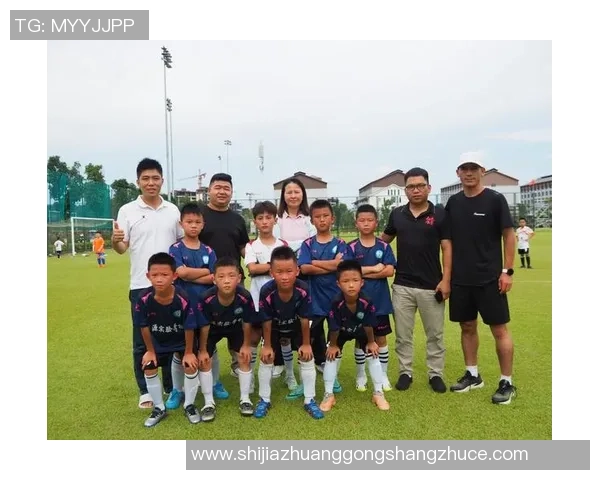 足球巨星的儿子与普通女孩的青涩爱情故事在绿茵场上绽放光彩